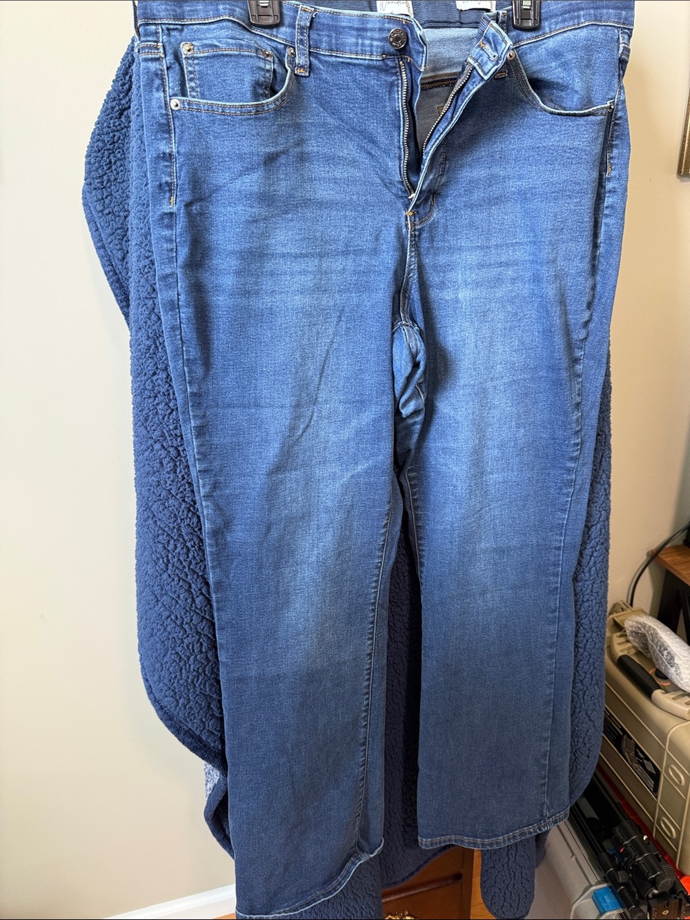 Wonderly Women's Boot Cut Jeans in Medium/Dark Blue Wash (77)